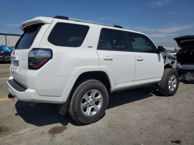 JTEFU5JR6R5306530 - 2024 TOYOTA 4RUNNER SR5 WHITE photo 3
