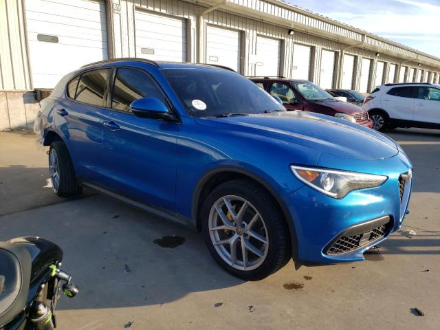 ZASFAKNN1J7B96733 - 2018 ALFA ROMEO STELVIO TI SPORT BLUE photo 4