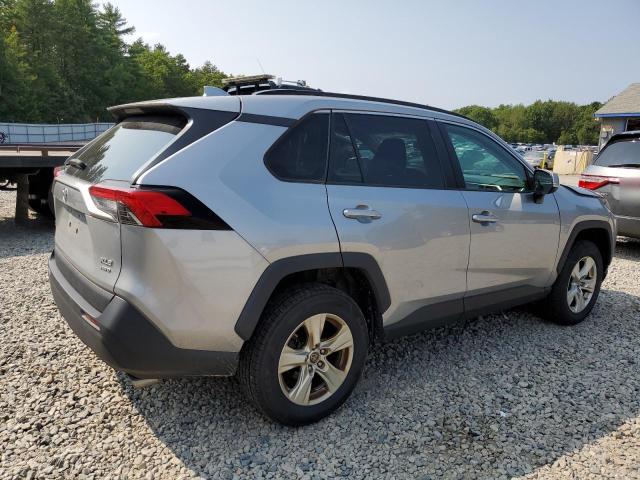 2T3P1RFV5KW055223 - 2019 TOYOTA RAV4 XLE SILVER photo 3
