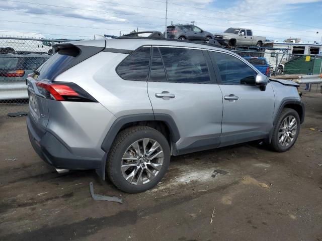 2T3C1RFV9KC033354 - 2019 TOYOTA RAV4 XLE PREMIUM SILVER photo 3