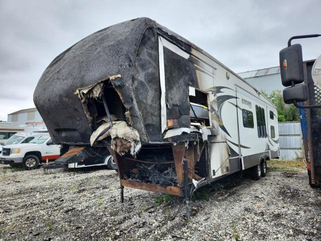 4YDF34526D4730655 - 2013 KEYSTONE MONTANA თეთრი ფოტო 2