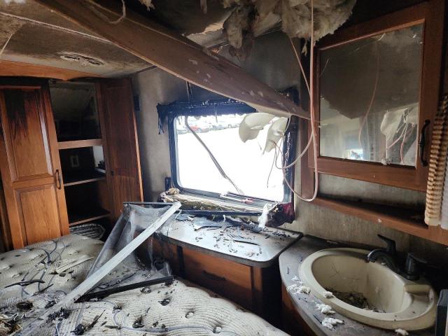 4YDF34526D4730655 - 2013 KEYSTONE MONTANA თეთრი ფოტო 9