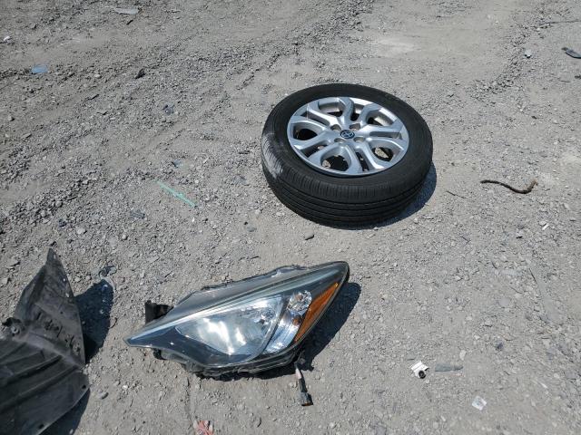 3MYDLBZV4GY136877 - 2016 TOYOTA SCION IA WHITE photo 12