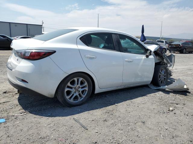 3MYDLBZV4GY136877 - 2016 TOYOTA SCION IA WHITE photo 3