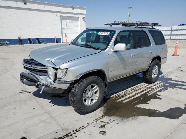 2001 TOYOTA 4RUNNER SR5, 
