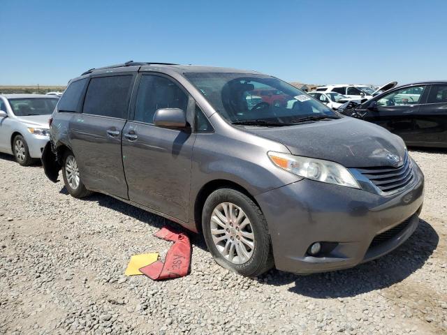 5TDYK3DC2GS740241 - 2016 TOYOTA SIENNA XLE GRAY photo 4