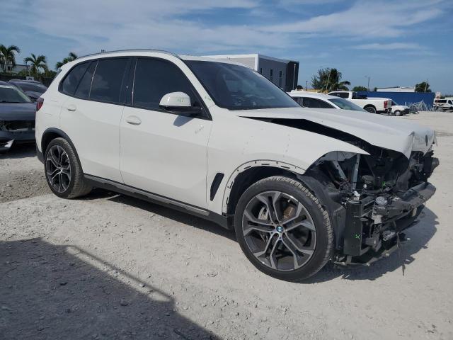 5UXTA6C06M9D44850 - 2021 BMW X5 XDRIVE45E WHITE photo 4