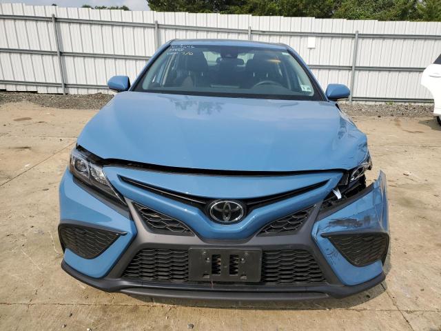 4T1G11BK9RU129646 - 2024 TOYOTA CAMRY SE NIGHT SHADE BLUE photo 5