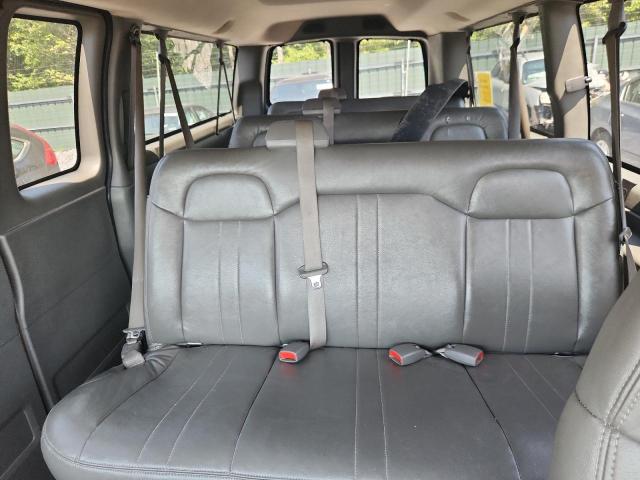 1GNHG39K091112932 - 2009 CHEVROLET EXPRESS G3 YELLOW photo 10