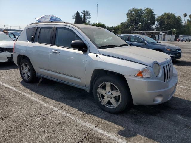 1J4NT4FB4AD578717 - 2010 JEEP COMPASS SPORT فضي صورة 4