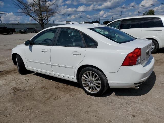 YV1672MS8B2541828 - 2011 VOLVO S40 T5 WHITE photo 2