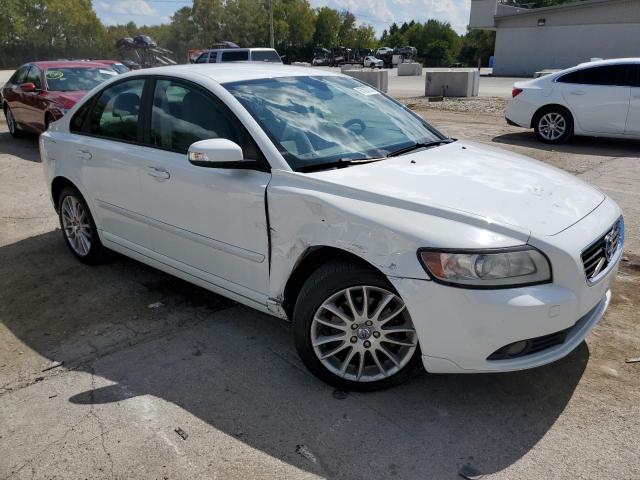 YV1672MS8B2541828 - 2011 VOLVO S40 T5 WHITE photo 4