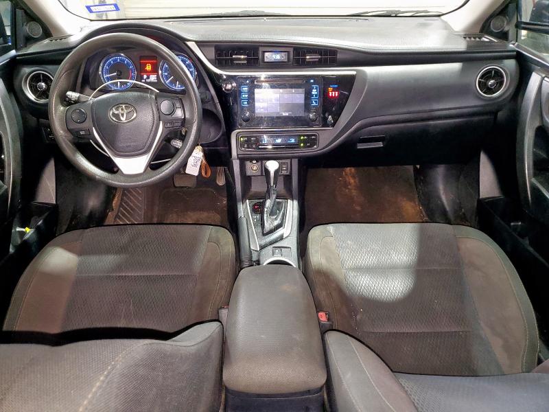 2T1BURHE4JC987890 - 2018 TOYOTA COROLLA L Szary zdjęcie 8