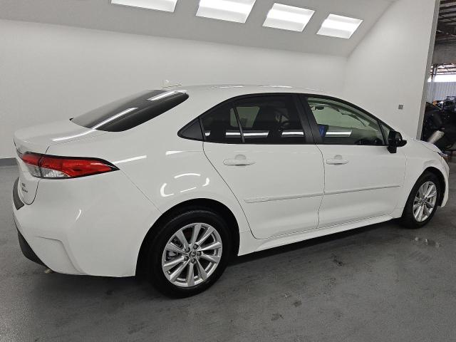 JTDBCMFE6S3071098 - 2025 TOYOTA COROLLA LE თეთრი ფოტო 3