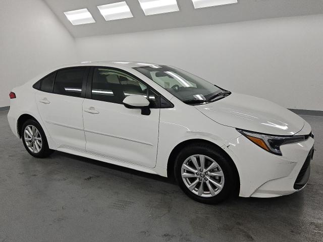 JTDBCMFE6S3071098 - 2025 TOYOTA COROLLA LE თეთრი ფოტო 4