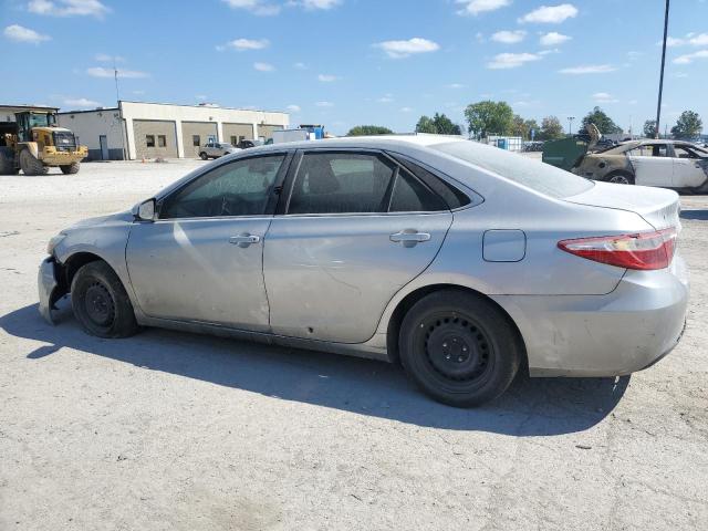 4T1BF1FK6HU697826 - 2017 TOYOTA CAMRY LE SILVER photo 2