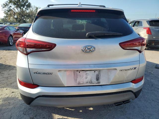 KM8J33A20JU807377 - 2018 HYUNDAI TUCSON VALUE SILVER photo 6