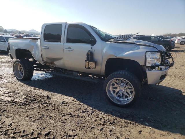 1GC4KYB6XAF133391 - 2010 CHEVROLET SILVERADO K2500 HEAVY DUTY LTZ WHITE photo 4