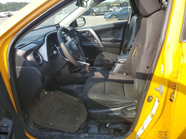 JTMRJREV1HD130046 - 2017 TOYOTA RAV4 HV LE YELLOW photo 7