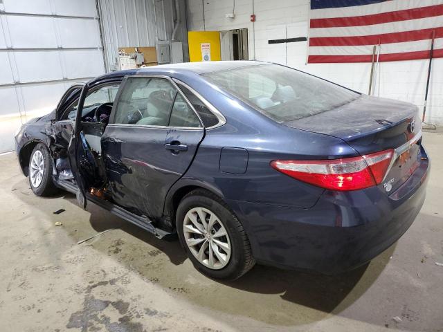 4T1BF1FK3HU660555 - 2017 TOYOTA CAMRY LE BLUE photo 2