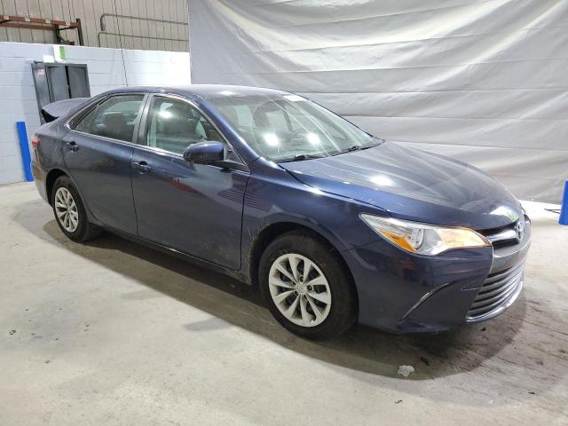 4T1BF1FK3HU660555 - 2017 TOYOTA CAMRY LE BLUE photo 4