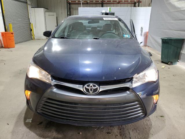 4T1BF1FK3HU660555 - 2017 TOYOTA CAMRY LE BLUE photo 5