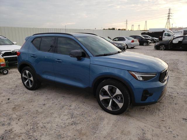 YV4L12UW4P2983894 - 2023 VOLVO XC40 PLUS BLUE photo 4