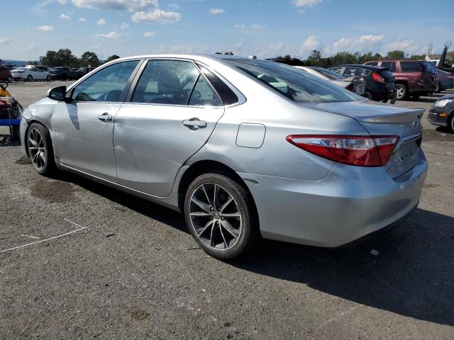 4T1BF1FK8GU231507 - 2016 TOYOTA CAMRY XSE LE SILVER photo 2