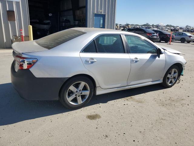 4T1BF1FK2CU102799 - 2012 TOYOTA CAMRY BASE Արծաթագույն լուսանկար 3