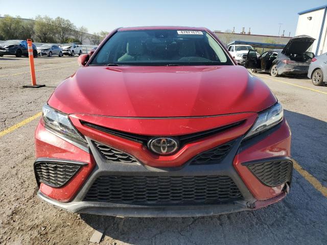 4T1T11AK3RU244159 - 2024 TOYOTA CAMRY SE NIGHT SHADE RED photo 5