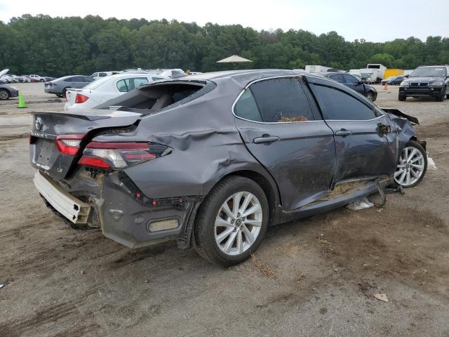 4T1C11AK2NU688868 - 2022 TOYOTA CAMRY LE GRAY photo 3