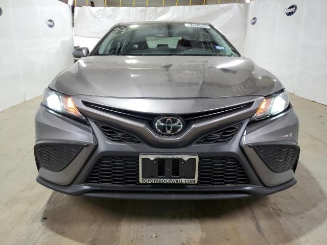 4T1T11AK7RU895388 - 2024 TOYOTA CAMRY SE NIGHT SHADE GRAY photo 5