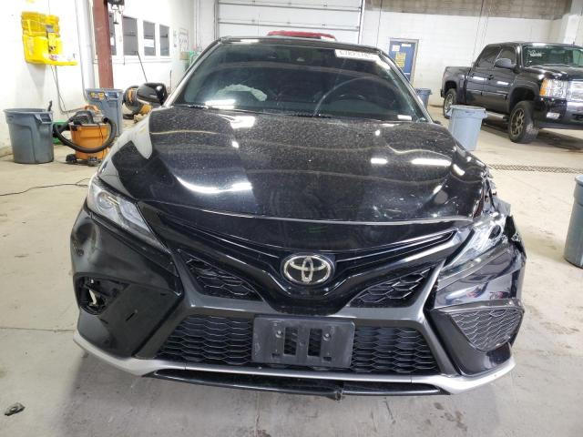 4T1K61AK6NU010184 - 2022 TOYOTA CAMRY XSE BLACK photo 5