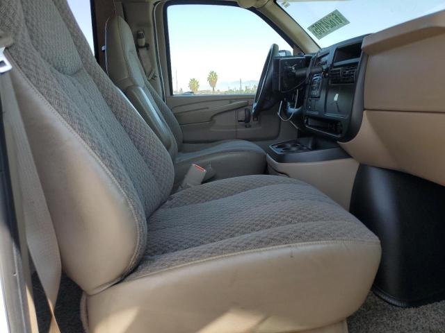 1GBJG31U861127833 - 2006 CHEVROLET EXPRESS G3 WHITE photo 5