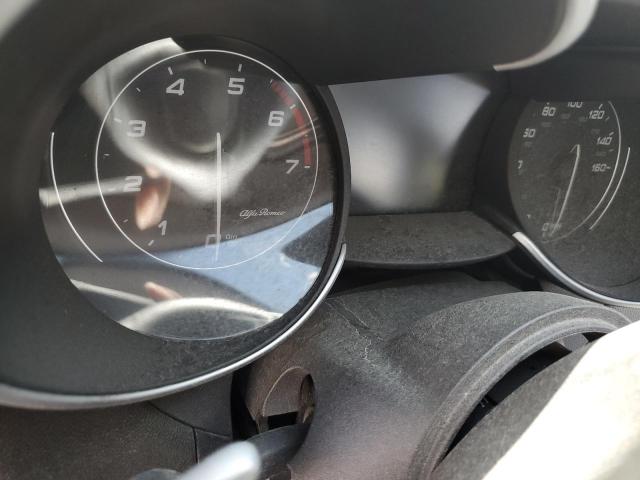 ZARFAEDN7H7533773 - 2017 ALFA ROMEO GIULIA Q4 红色 照片 9