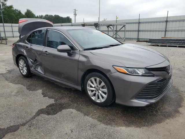 4T1C11AK5LU988501 - 2020 TOYOTA CAMRY LE GRAY photo 4