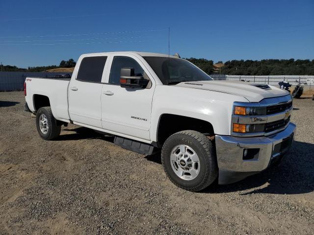 1GC1KVEY9JF207446 - 2018 CHEVROLET SILVERADO K2500 HEAVY DUTY LT WHITE photo 4