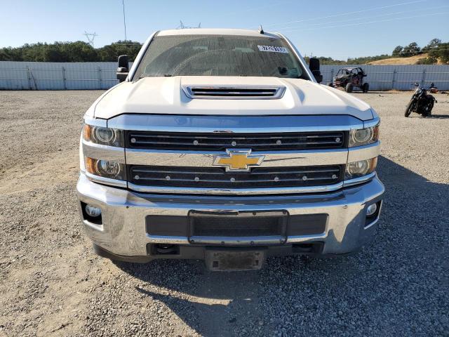 1GC1KVEY9JF207446 - 2018 CHEVROLET SILVERADO K2500 HEAVY DUTY LT WHITE photo 5