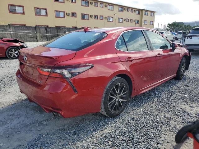 4T1G11AK8RU207870 - 2024 TOYOTA CAMRY SE NIGHT SHADE RED photo 3