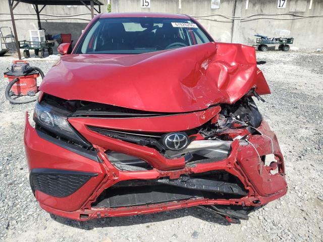 4T1G11AK8RU207870 - 2024 TOYOTA CAMRY SE NIGHT SHADE RED photo 5