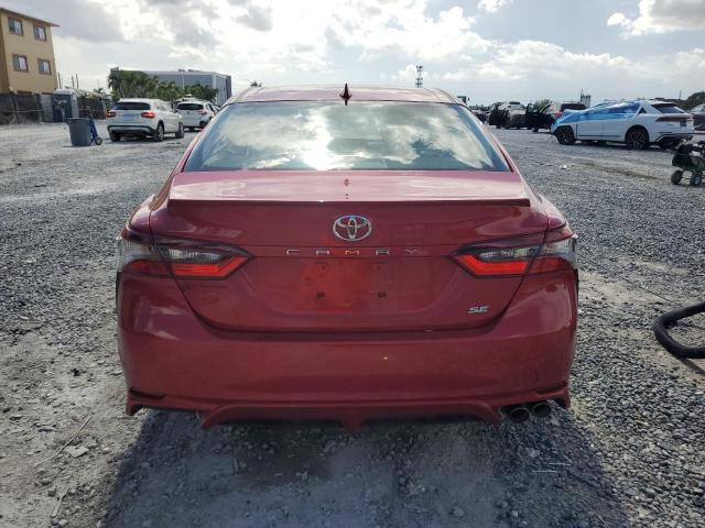 4T1G11AK8RU207870 - 2024 TOYOTA CAMRY SE NIGHT SHADE RED photo 6