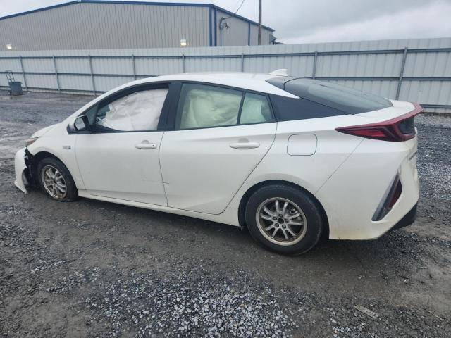 JTDKARFP1J3085221 - 2018 TOYOTA PRIUS PRIM WHITE photo 2