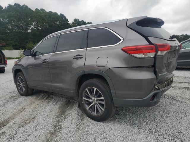 5TDKZRFH0HS224801 - 2017 TOYOTA HIGHLANDER SE GRAY photo 2
