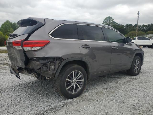 5TDKZRFH0HS224801 - 2017 TOYOTA HIGHLANDER SE GRAY photo 3