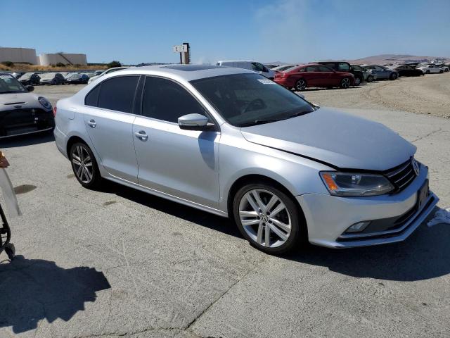 3VWLA7AJXFM218797 - 2015 VOLKSWAGEN JETTA TDI SILVER photo 4