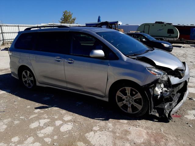 5TDXZ3DC4JS954470 - 2018 TOYOTA SIENNA SE SILVER photo 4