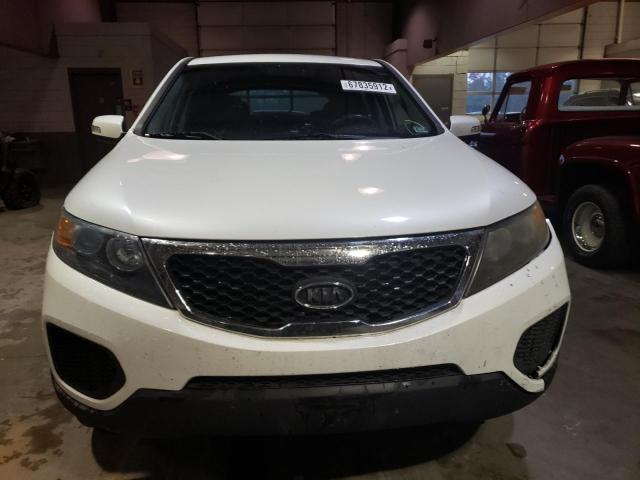 5XYKT3A12CG221462 - 2012 KIA SORENTO BASE SILVER photo 5