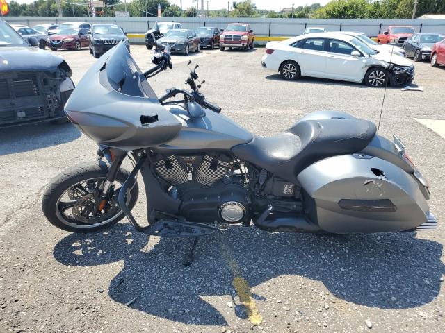 5VPDW36N3E3034672 - 2014 VICTORY MOTORCYCLES CROSS COUN GRAY photo 3