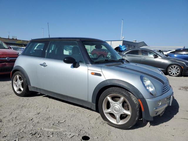 WMWRC334X3TE14601 - 2003 MINI COOPER SILVER photo 4