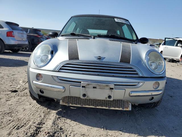 WMWRC334X3TE14601 - 2003 MINI COOPER SILVER photo 5